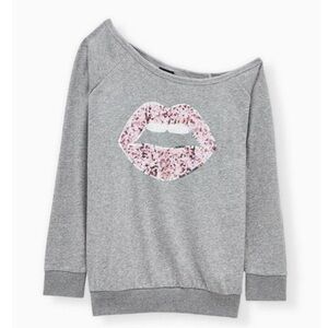 sequin lips off-shoulder sweater. 🩷